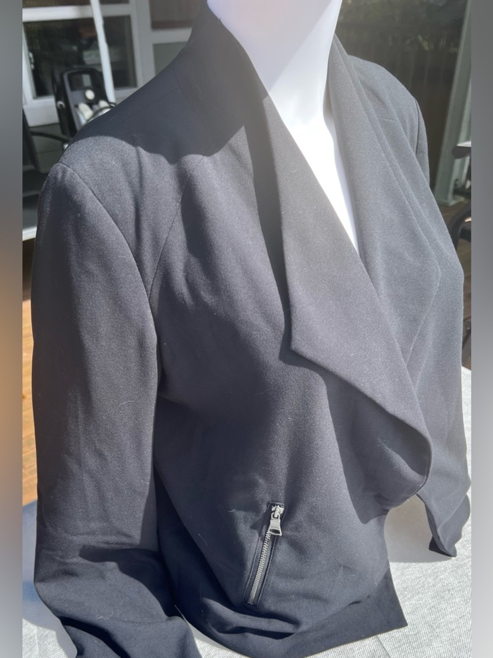 Banana Republic Black Draped Front Blazer with Zip Pocket Detail. Size 4P.